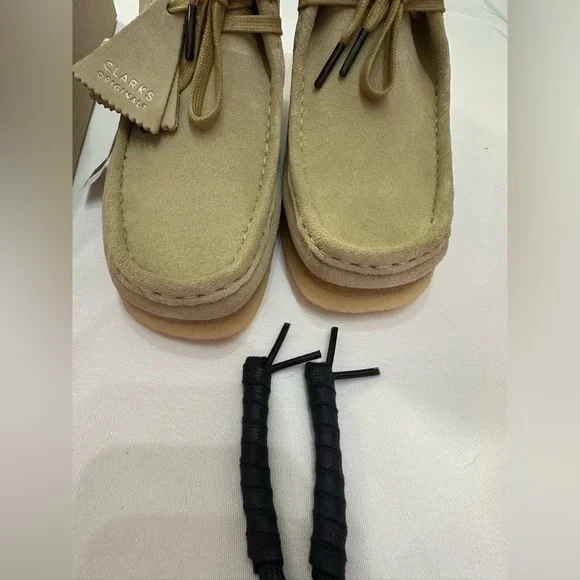 Clarks Women's Wallabee Boots Genuine Suede Tan BNWT Sz 8 - Picture 4 of 9